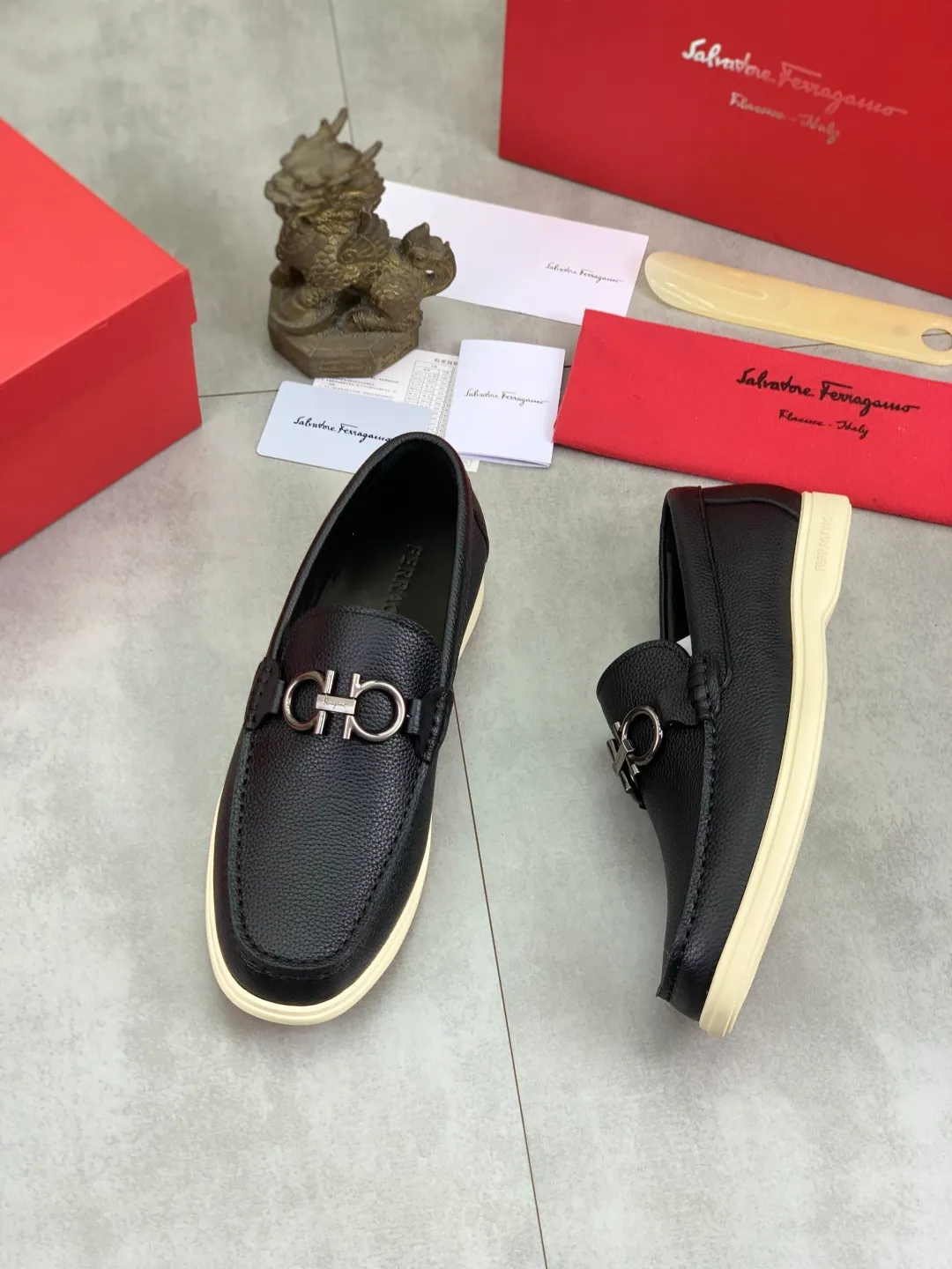 Men's Men's Shoes 💰P580💰[New Style] Water-dyed Niuli 🆘[Salvatore Ferragamo] Ferragamo's latest casual business leather shoes for men! Listed simultaneously! The fabric is made of specially imported original pebbled calfskin, and the lining is made of imported water-dyed cowhide. It is absolutely luxurious and leads the fashion trend. Matching code: 38-44 (45 and 46 can be customized) Black, brown and burgundy colors available